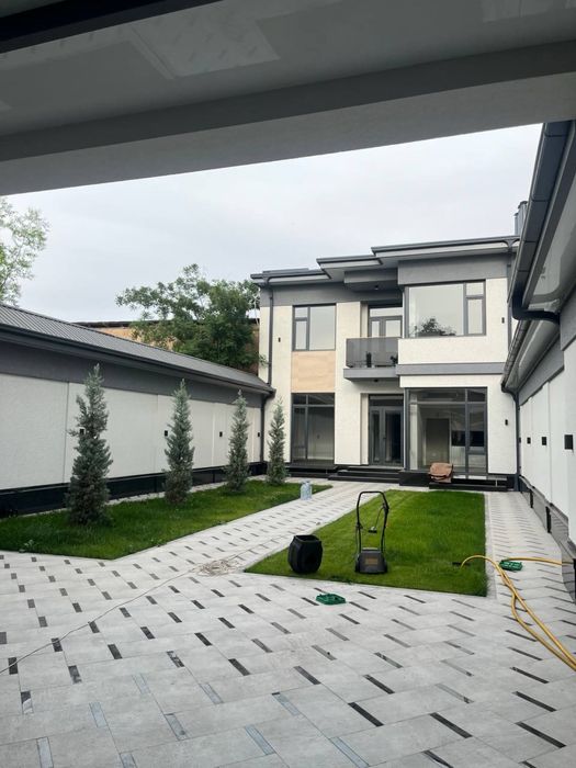 Srochno sotiladi Evrodom Xuvaydo, 4 sotok, 7 xona,4 sanuzel