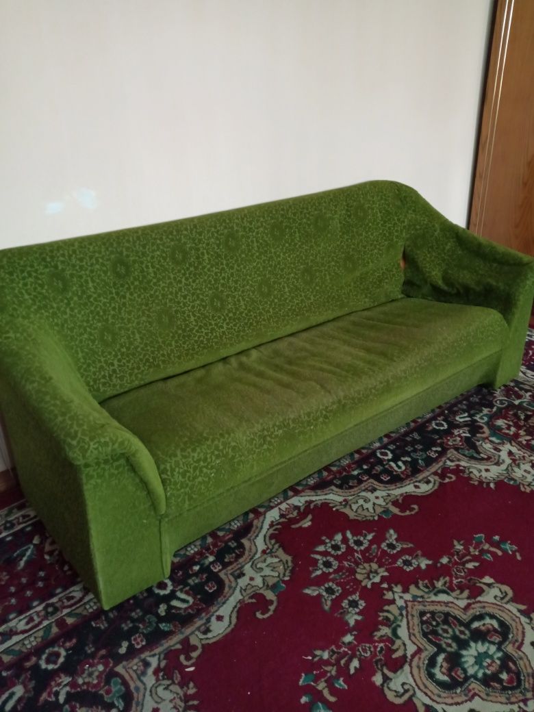 Продам диван и два кресла