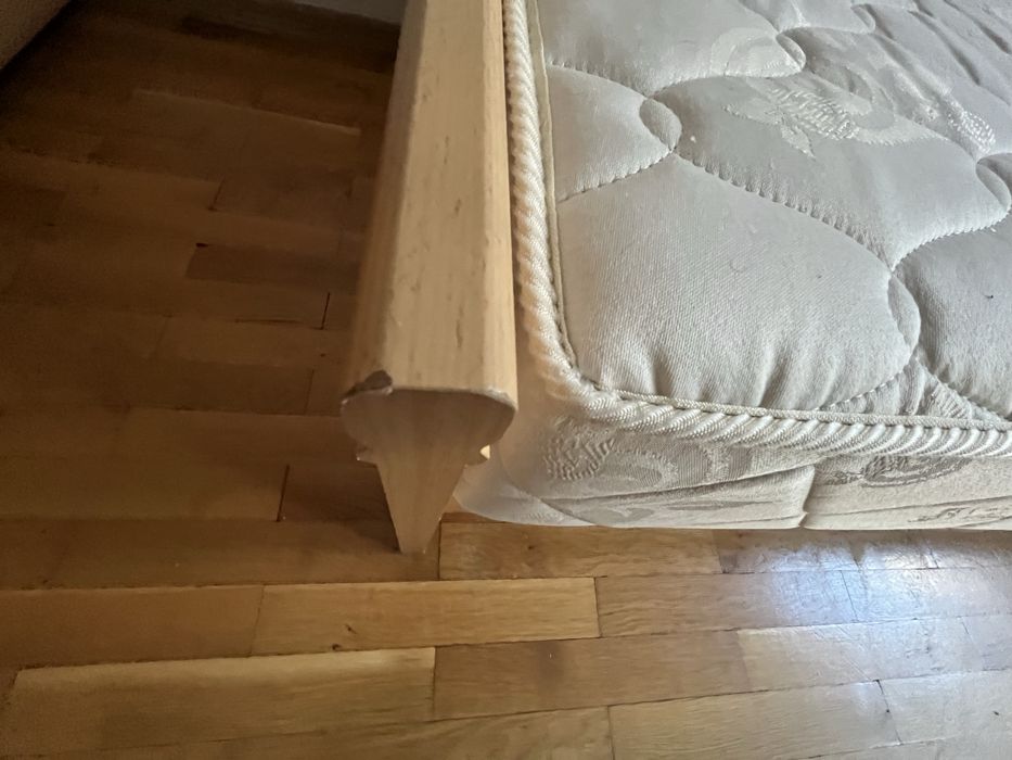 Обзавеждане за стая: легло с матрак, гардеров, шкаф, бюро и етажерки