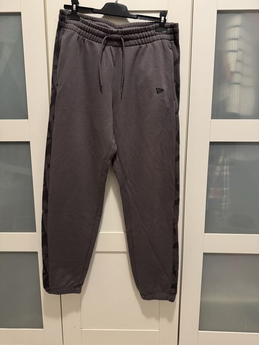 Pantaloni New Era de trening XL