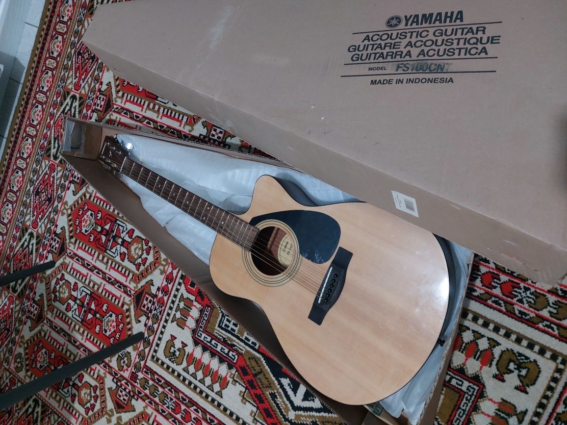 Акустическая гитара Yamaha F100