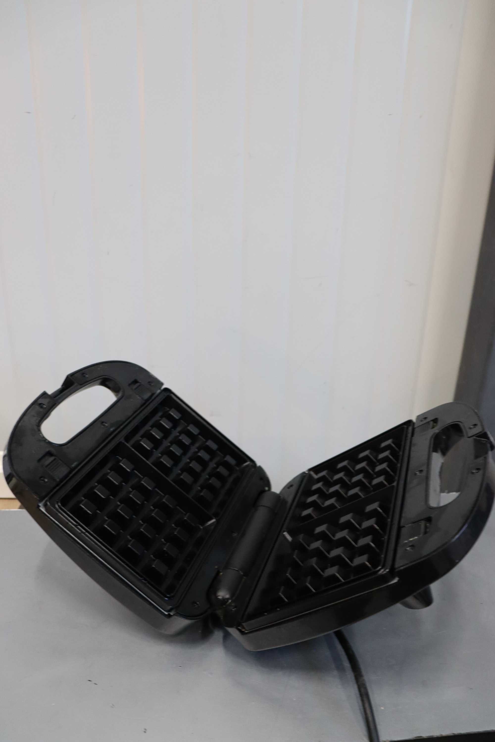 Уред за сандвичи 3 в 1 Russell Hobbs С ДЕФЕКТ