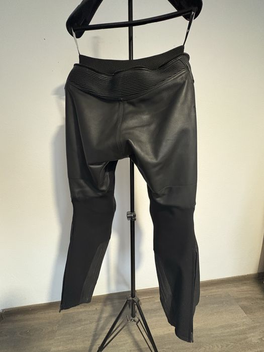 Pantaloni moto din piele