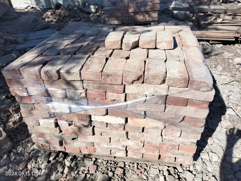 Продам б.у. красный кирпич в хорошем состоянии