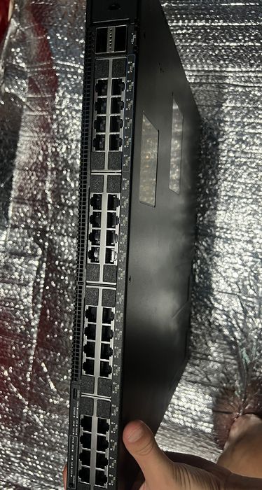 switch de rețea enterprise marca CommScope /  ICX 7550-48ZP