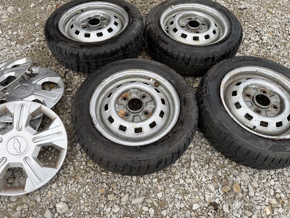 гуми с джанти комлект с тасове