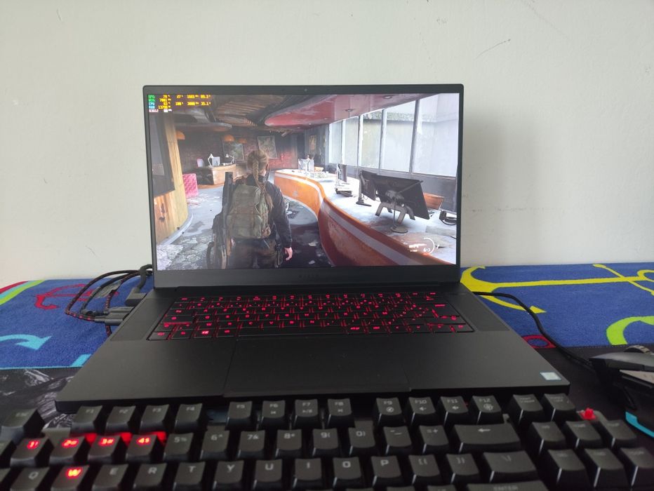 Laptop razer blade ( rtx 2060 , 16 gb ram ddr4 , i7 9750, SSD 750 gb)