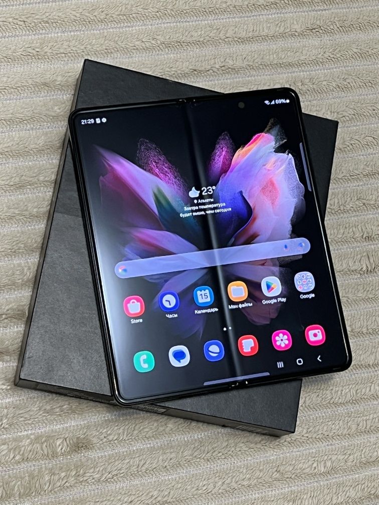 Samsung Z Fold3 256гб как новый