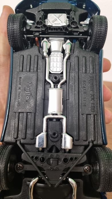 JAGUAR XK180 1:18 macheta