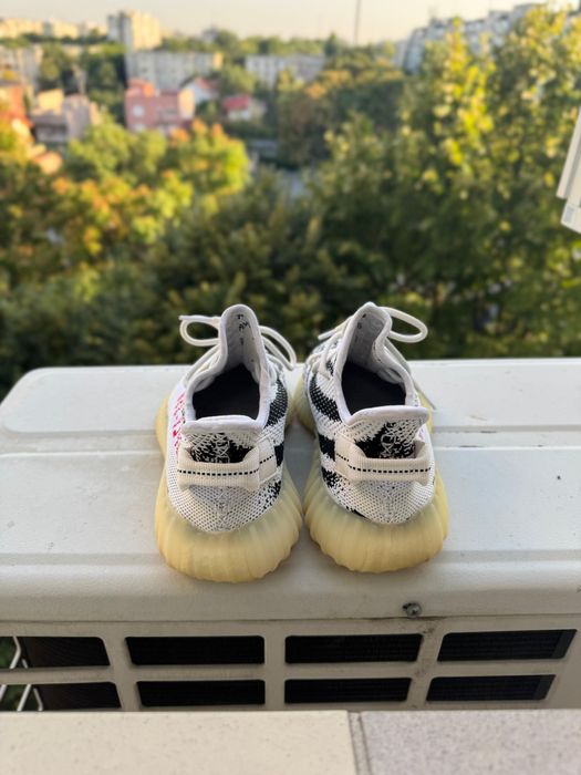 Yeezy 350 V2 • Zebra
