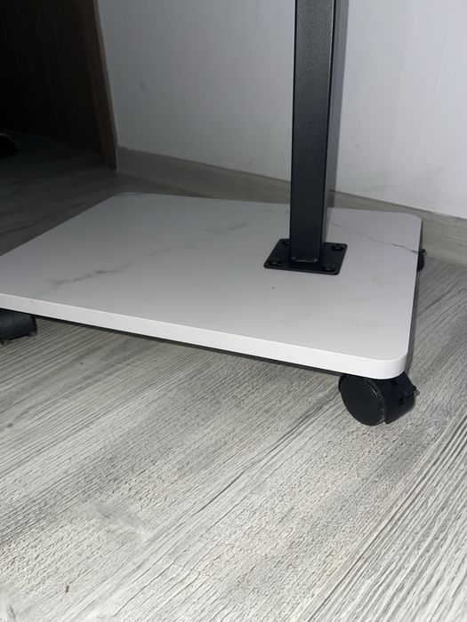 Măsuță din lemn reglabila cu roți