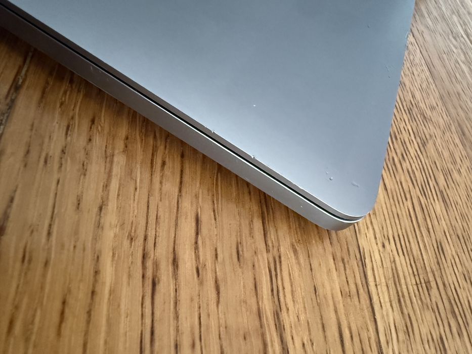 2019 MacBook Pro 16, i7, 16GB, 512GB