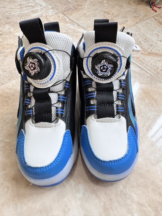 Маратонки с колелца, размер 29