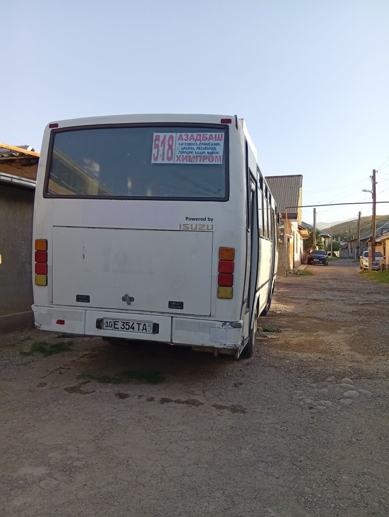 Isuzu avtobusi sotiladi