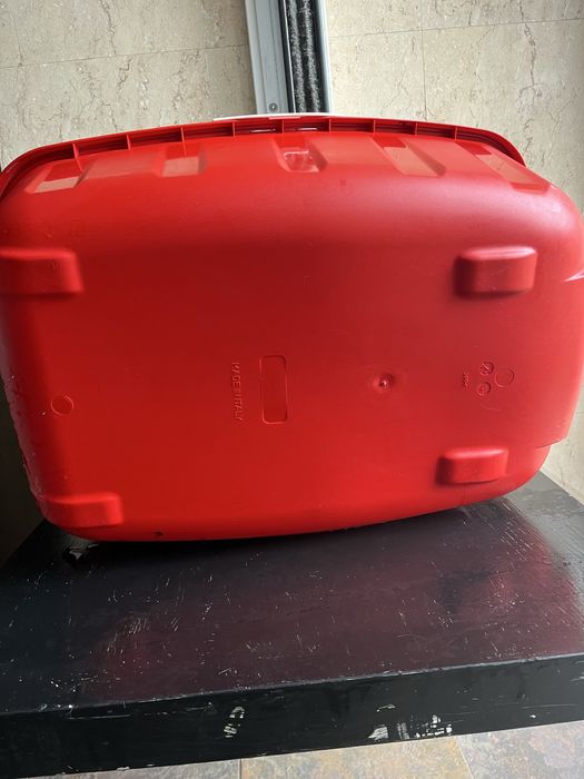 Котешка тоалетна затворена