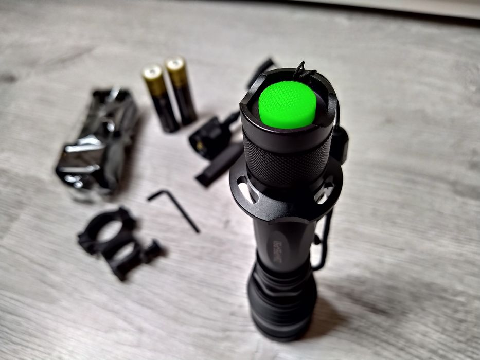 CREE P50-SW VÂNĂTOR v2 - Lanterna profesionala, 100% metal pt arma