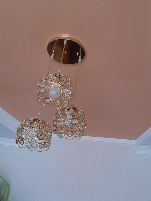 ПРОДАМ Люстры для жилых комнат