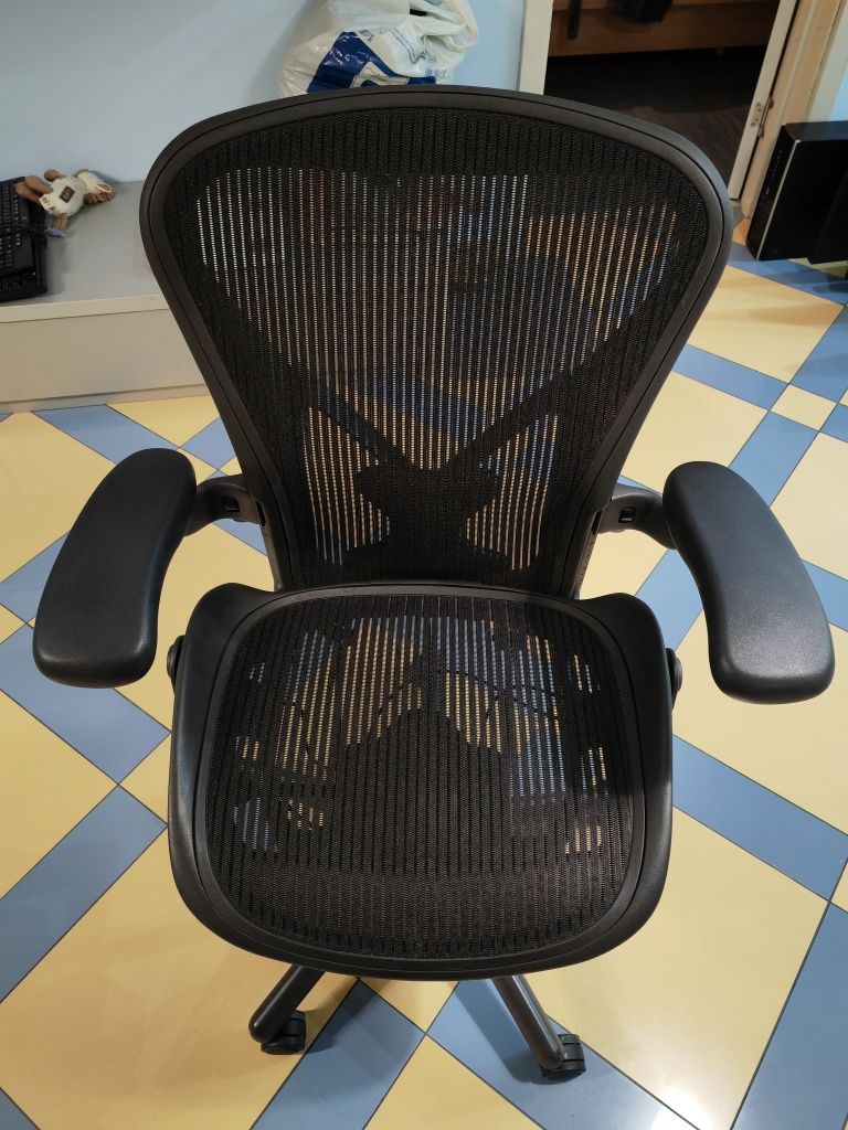 Herman Miller (Aeron)-ергономичен офис стол,Размер-B Произведен 2015 г