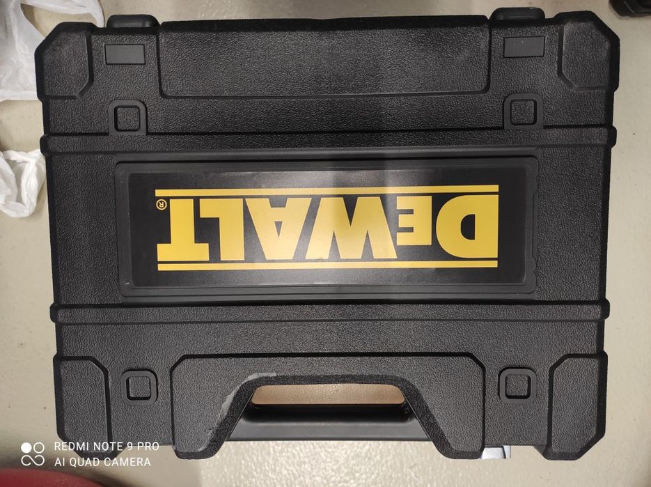 Autofiletanta Dewalt profesionala,2acumulatori 36v si mandrina 13mm