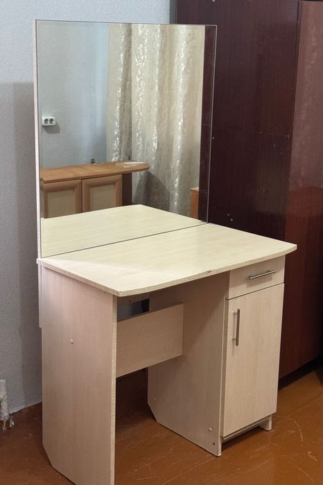 Трельяж с зеркалом,шкафчики на кухню, срочно!