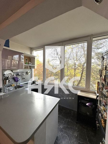 Тристаен обзаведен апартамент в кв. Света Троица