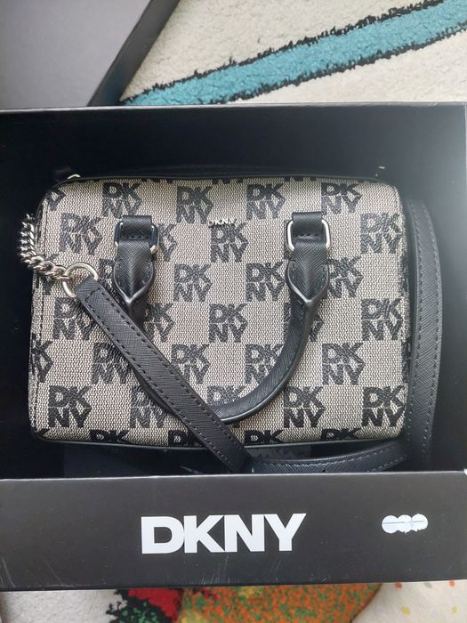 DKNY малка чанта с кард холдър