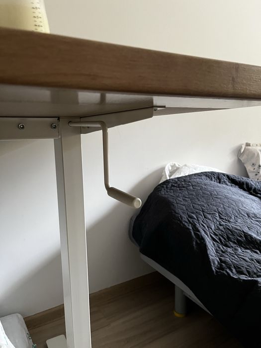 Birou cu inaltime reglabila Ikea