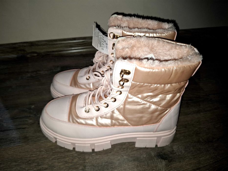 Топли боти с връзк