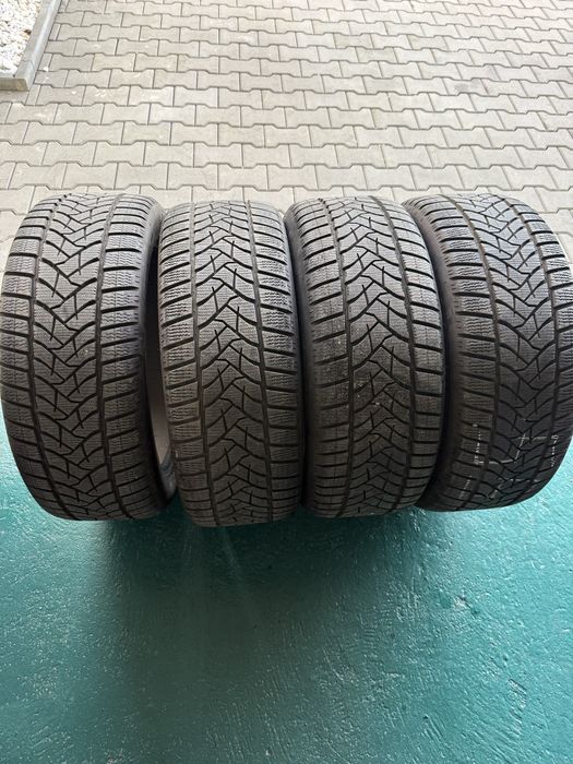 Set 4 anvelope de iarna Dunlop 255/45 R20
