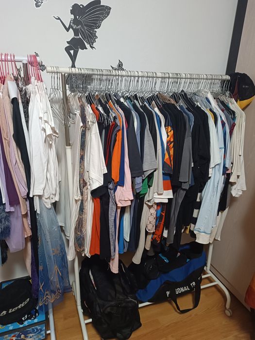 Stender suport pentru haine