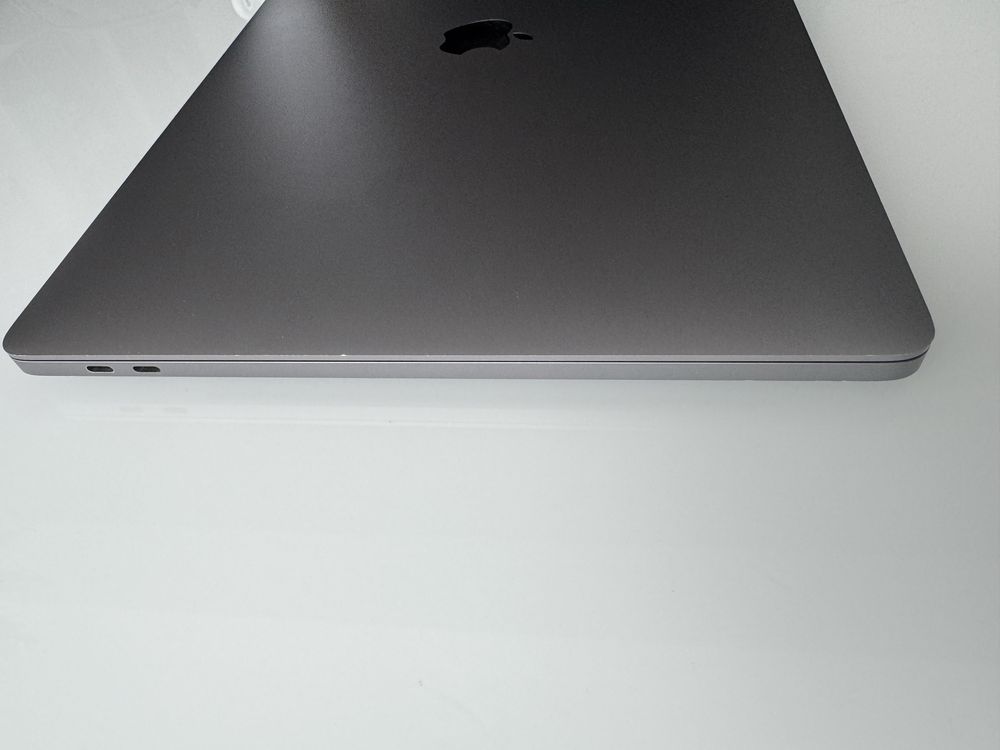 Laptop MacBook Pro 16-inch 2019- i9 2,3 Ghz 8 core/16GB/1 TB/AMD 5500M