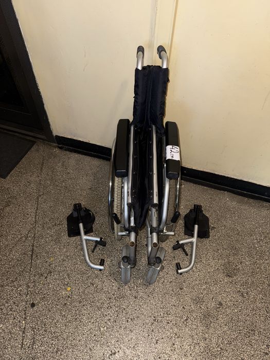 Carut scaum medical rulant batrani dizabilitati (ca nou)