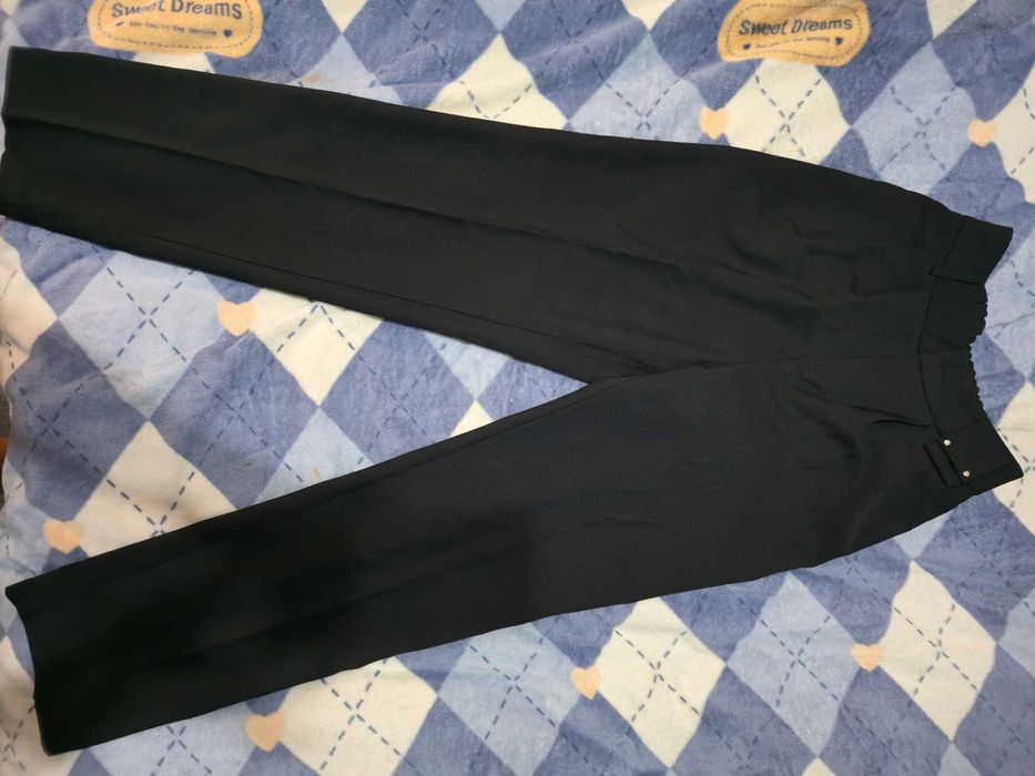 Продаю брюки класические-школьные  на девочку 11-12лет.