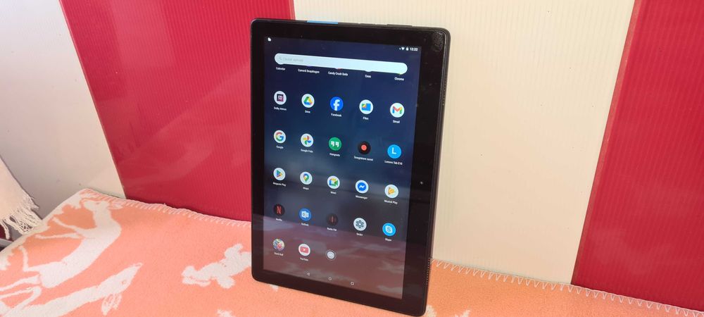 LENOVO de 10 inch = 180  lei
