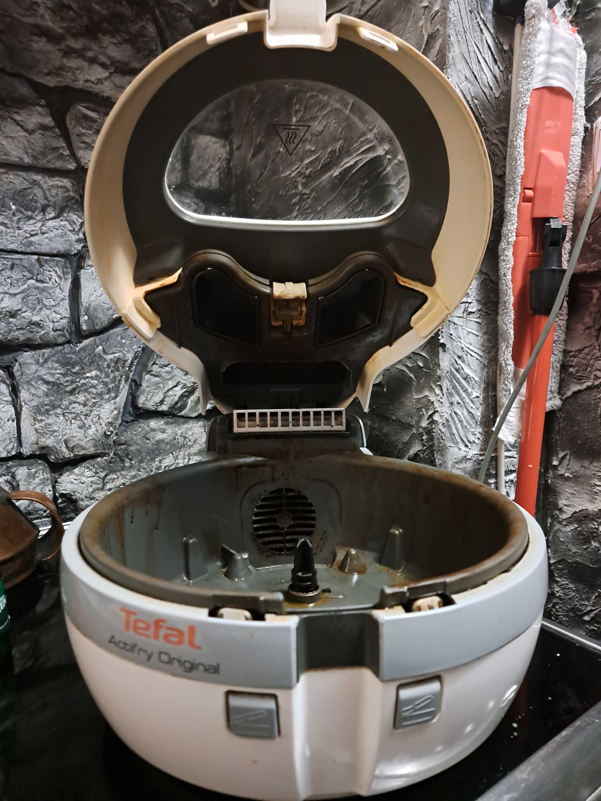Фритюрник с горещ въздух  Tefal actifry на части