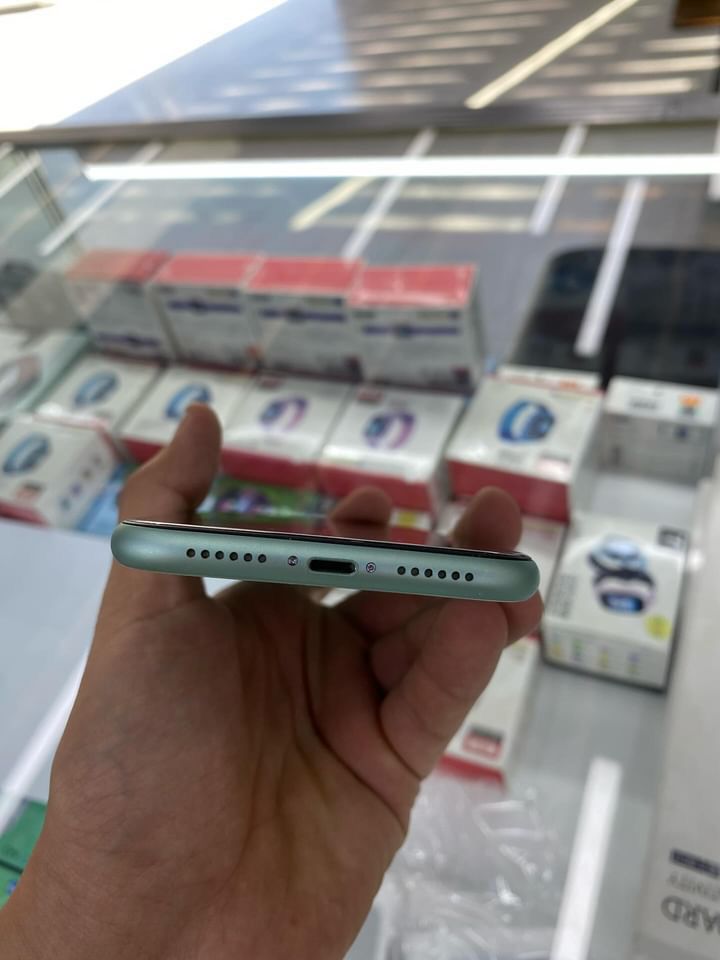 iPhone 11 telefoni sotiladi
