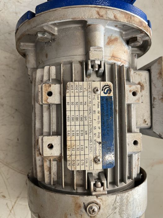 Motor electric cu reductor de 0,55 kw