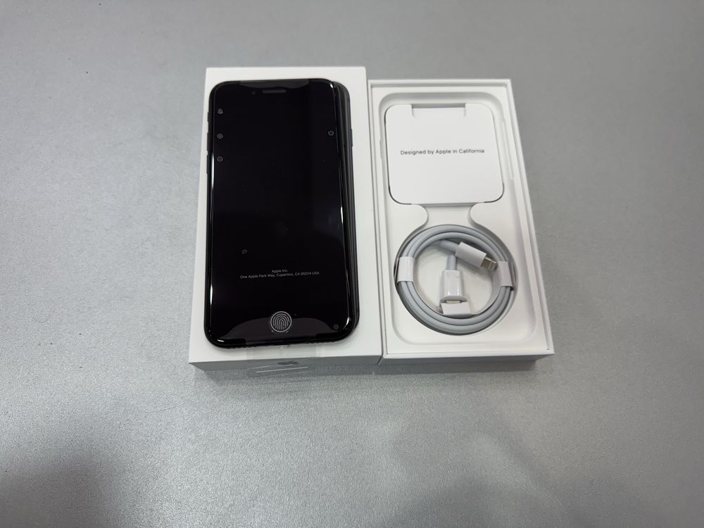 Iphone SE3, 2022, 64 gb, Midnight, nou la cutie