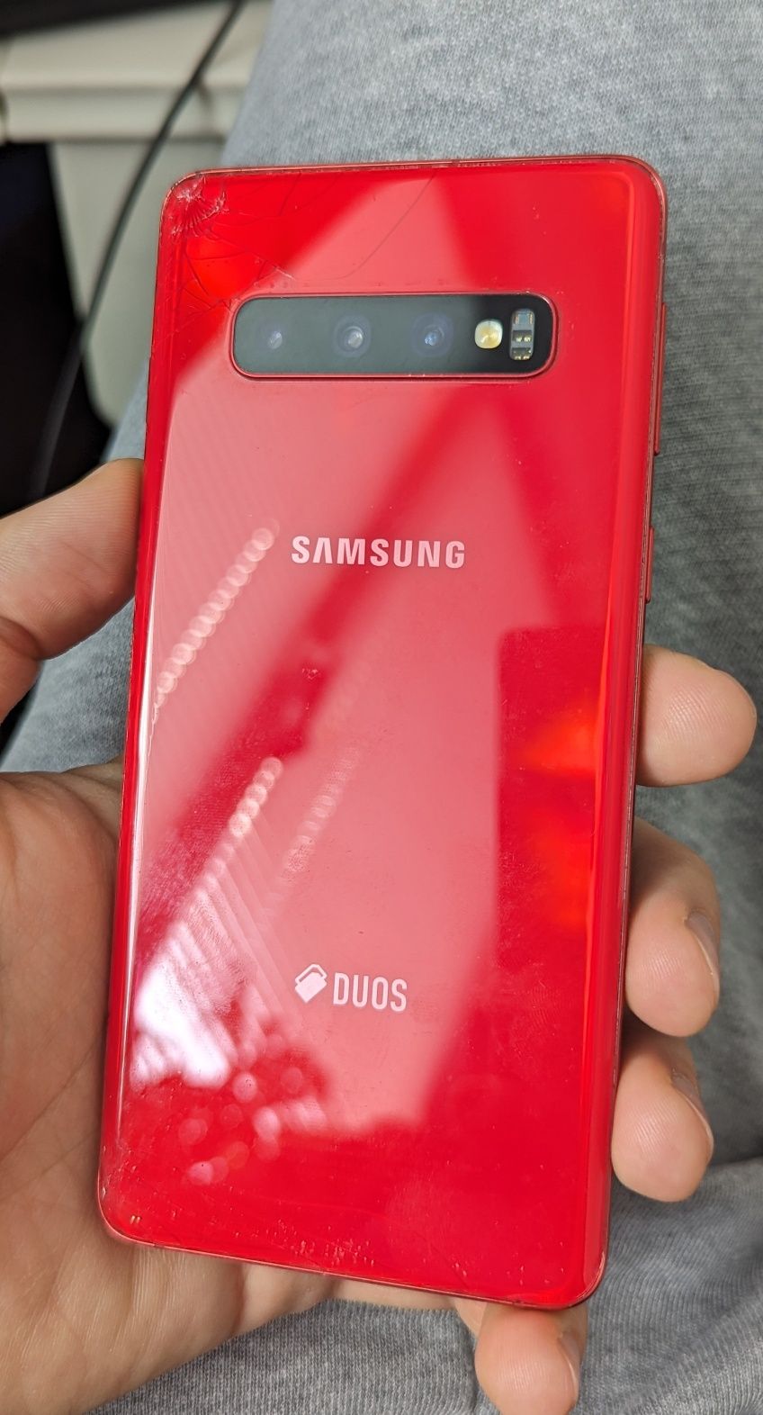 Samsung Galaxy S10 червен