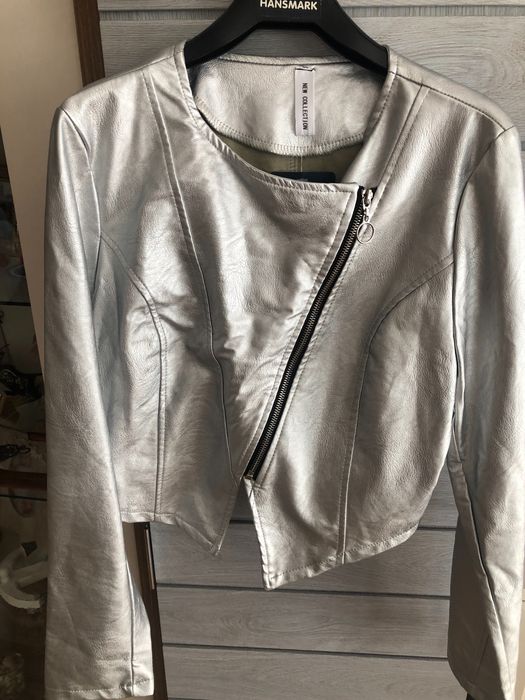 Дамско яке чисто ново