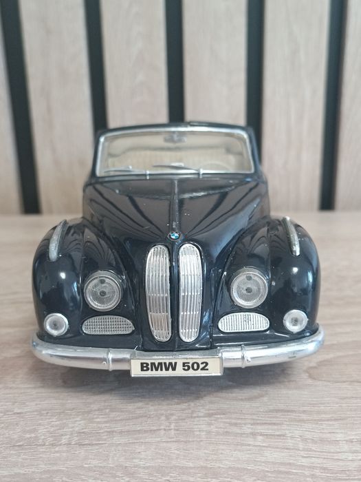 Machete mașinuțe de colecție Maisto, Burago