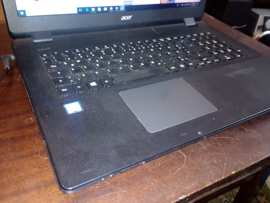 Acer ES1,  Intel Quad Core, baterie ok,displ. 17 inch, bun tester auto