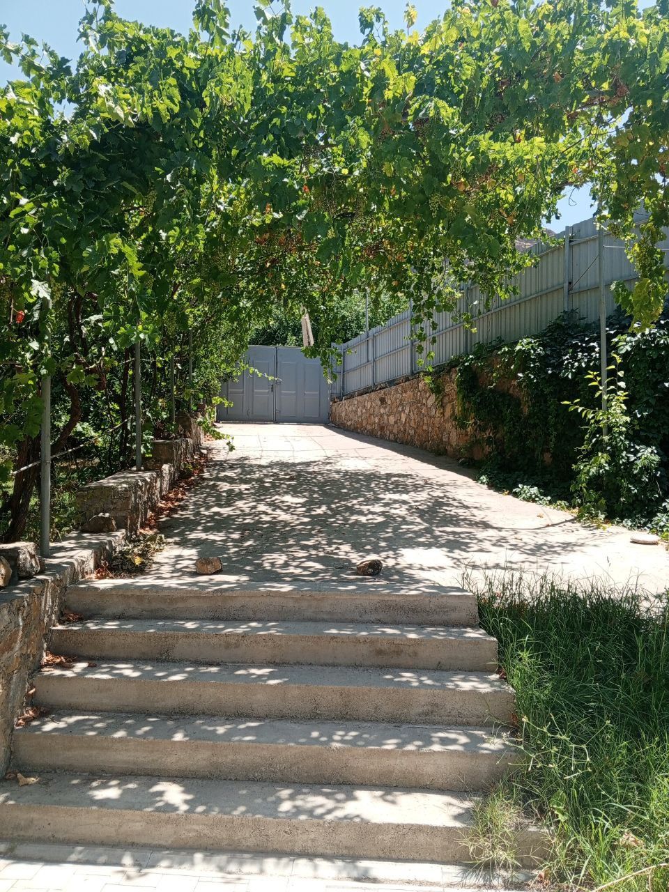Dacha sotiladi yeri bilan Nanayda