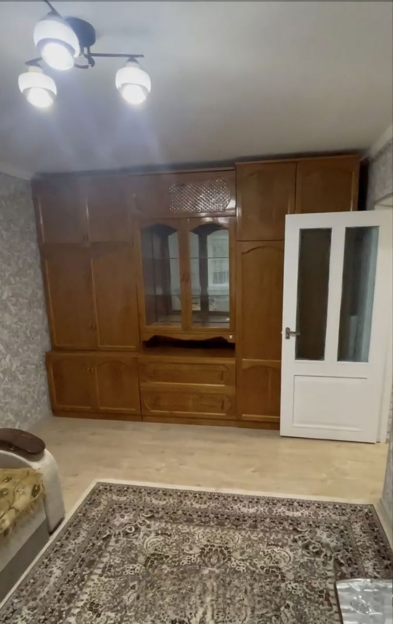 Продается квартира на ТТЗ 1  Мирзо Улугбек 1/3/4 кирпичный рядом базар