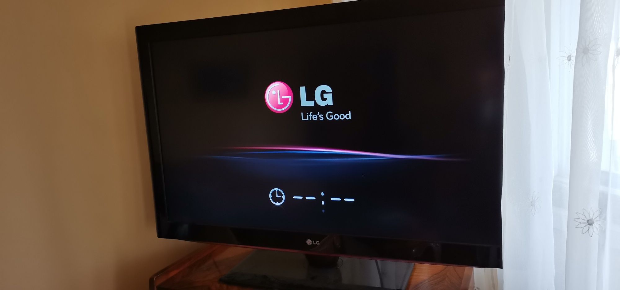 Vând Tv LG 42LD750 defect /pentru piese