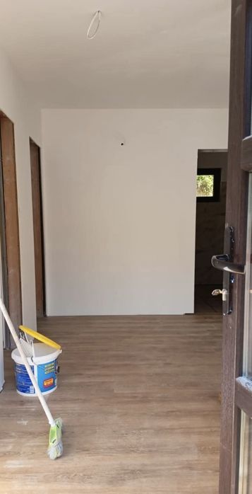 Vand casa pe structura metalica de locuit