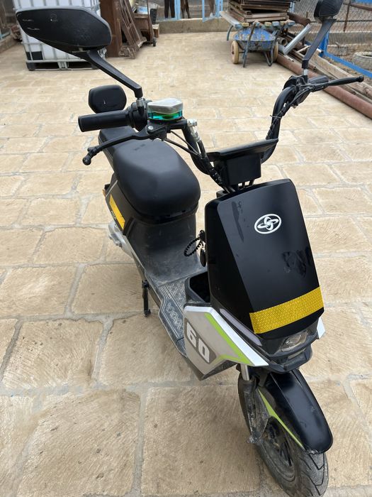 Электренный мопед