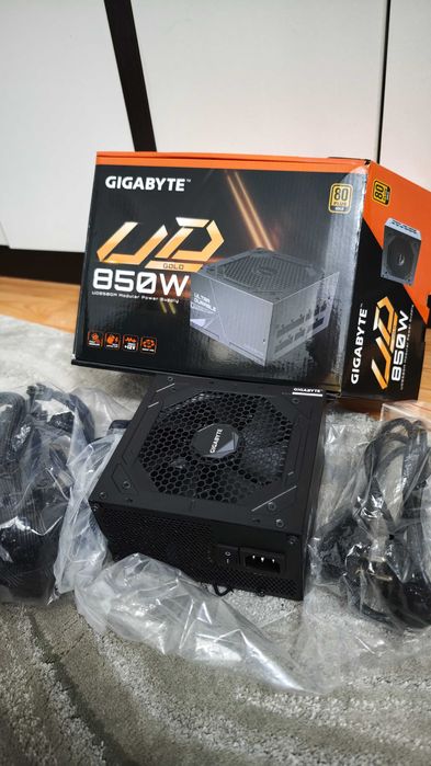 Sursa modulara GIGABYTE UD850GM80+GOLD 850W ATX black cu garantie 2029