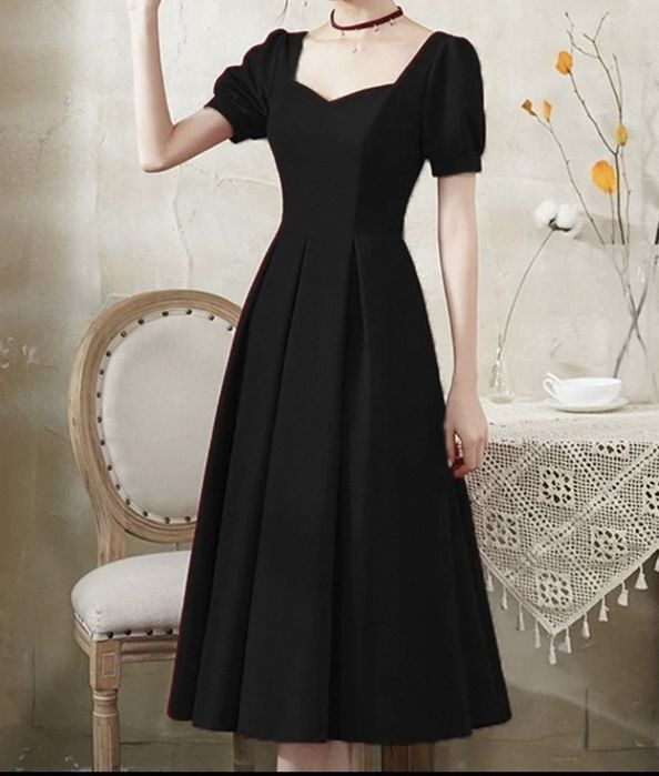 Срочно. Новый платья и костюм