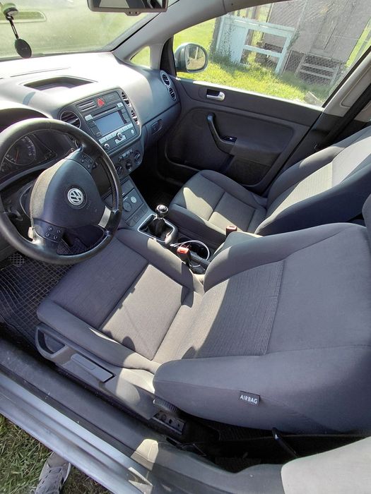 Vând Golf 5 plus